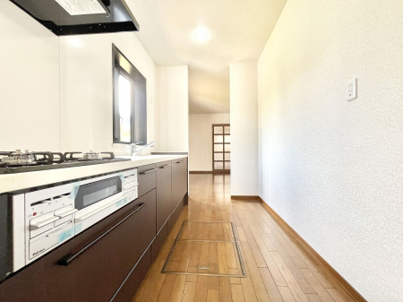 �L�b�`���@�u�₩�ȕ����ʂ蔲����L�b�`���B��������̂Ŗ��邭���C�ɂ��𗧂��܂��B