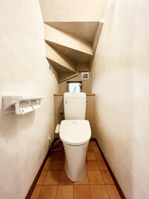�g�C���@�g�C����1�K��2�K���ꂼ��ɔz�u����Ă��ĂƂĂ��֗��ł��B 