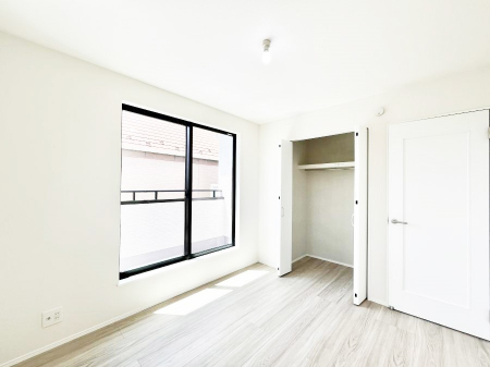 �Q���@�����`Bed Room�`�@�u��������������l�v�Ƃ��v�w�ł�����肭�낰��Q���B�����̉Ǝ��₨�d���ɔ�ꂽ���̓t�J�t�J�̃x�b�g�Ŗ�����Ă��������B�e���r��{�I�������Ă����K�ȍL����������