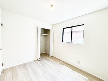 �q�������@�����`Bed Room�`�@�������������̂��ˌ��Ẵ����b�g�ł��B���Ƒ������������ƂŎ苷�Ɋ����Ă����Z�܂����ˌ��Ăł͊e�����v���C�o�V�[��ۂ��Ƃ��ł��܂��B�Z�܂��ɂ�Ƃ肪���܂�S�������b�N�X�ł��܂���