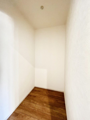 ���̑��@�����`Walk-in Closet�`�@�K�v�Ȃ��̂�R�[�f�B�l�[�g���ꗗ���Ċm�F�ł��A�g�x�x�⏀�����Z���ԂōςރE�H�[�N�C���N���[�[�b�g��ݒu���܂����B�Ƃ̒�����������Ƃ�����֗��Ȏ��[�X�y�[�X�ł��B