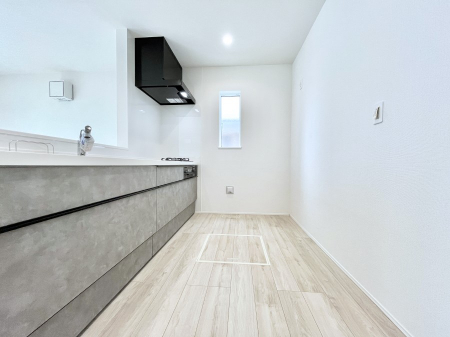 �L�b�`���@�����`Kitchen�`�@���R�������鑋�̂���L�b�`���������g���ꏊ�����炱���A�g��������l�����܂����B�������Ƃ����L�b�`���R�[�i�[�͎����L���Ȏd�オ��ƂȂ��Ă���܂��B