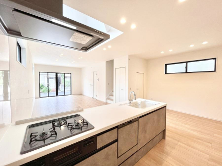 �L�b�`���@���������Ȃ���ł����Ƒ��Ƃ̉�b���y���߂�ΖʃL�b�`��