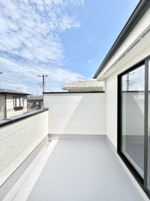 �o���R�j�[�@�����`Balcony�`  �o���R�j�[�͉������z���������݁A���z�c����󕨂��C�����悭�������Ƃ��ł��܂��B  �g���₷���J���I�ȃo���R�j�[�ł����z�����������Ղ�~�蒍���A�o���R�j�[�t���Z�܂��B  