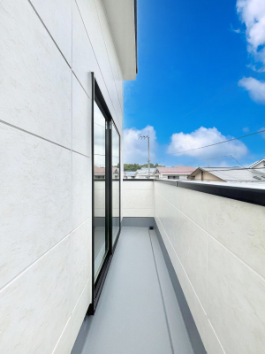 �o���R�j�[�@�����`Balcony�`  �o���R�j�[�͉������z���������݁A���z�c����󕨂��C�����悭�������Ƃ��ł��܂��B  �g���₷���J���I�ȃo���R�j�[�ł����z�����������Ղ�~�蒍���A�o���R�j�[�t���Z�܂��B  