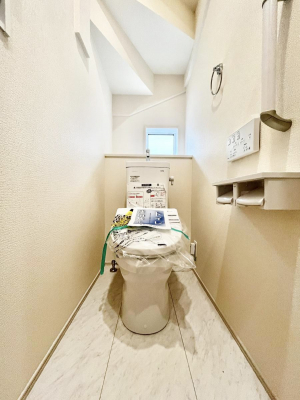 �g�C���@�����`Toilet�`�@�Y��E�X�b�L���E���K�ȃE�H�V�����b�g�t�g�C���ł��낰���Ԃł��B1�A2�K���Ƀg�C���X�y�[�X�I�̌������薾�邭�A���K��ԂƂȂ��Ă���܂��������g���ꏊ�����炱���̔z���ł��I