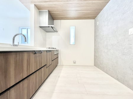 �L�b�`���@�����`Kitchen�`�@���R�������鑋�̂���L�b�`���������g���ꏊ�����炱���A�g��������l�����܂����B�������Ƃ����L�b�`���R�[�i�[�͎����L���Ȏd�オ��ƂȂ��Ă���܂��B