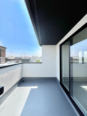 �o���R�j�[�@�����`Balcony�`  �o���R�j�[�͉������z���������݁A���z�c����󕨂��C�����悭�������Ƃ��ł��܂��B  �g���₷���J���I�ȃo���R�j�[�ł����z�����������Ղ�~�蒍���A�o���R�j�[�t���Z�܂��B  
