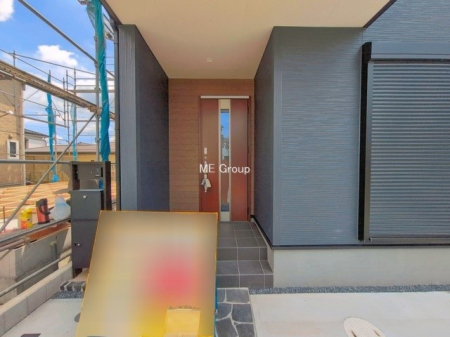 ���ց@�O�ρ`Entrance�`�@���ւ́A���q��������}�������ł���A�Ƒ����o���肷���ł�����̂Łu�������̊�v�Ƃ��Ă΂��d�v�ȏꏊ�I��������Ɩ��邭�A���ł����q�l�����o�}���ł���悤�Ȑ݌v�����܂����I