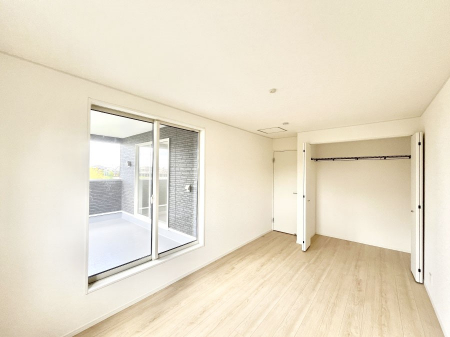 ���̑����ρ@�������Q�������`Bed Room�`  �u��������������l�v�Ƃ��v�w�ł�����肭�낰��Q���B�����̉Ǝ��₨�d���ɔ�ꂽ���̓t�J�t�J�̃x�b�g�Ŗ�����Ă��������B�{�I�������Ă����K�ȍL����������