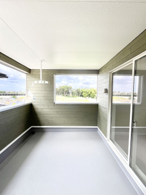 �o���R�j�[�@�������R�������`Balcony�`�@�C���i�[�o���R�j�[�͐��󕨂������X�y�[�X�Ƃ��ċ}�ȉJ�Ő��󕨂��G��Ă��܂��̂�h���ł���܂����`�F�A�ł��낢����A�Ăɂ͎�����C�ɂ����r�j�[���v�[�����y���߂܂��ˁ�
