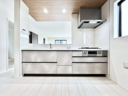 �L�b�`���@������1�������`Kitchen�`�@���R�������鑋�̂���L�b�`���������g���ꏊ�����炱���A�g��������l�����܂����B�������Ƃ����L�b�`���R�[�i�[�͎����L���Ȏd�オ��ƂȂ��Ă���܂��B�@