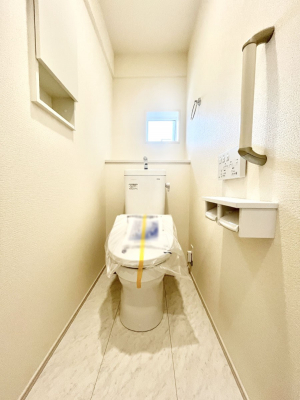 �g�C���@�����`Toilet�`�@�Y��E�X�b�L���E���K�ȃE�H�V�����b�g�t�g�C���ł��낰���Ԃł��B1�A2�K���Ƀg�C���X�y�[�X�I�̌������薾�邭�A���K��ԂƂȂ��Ă���܂��������g���ꏊ�����炱���̔z���ł��I