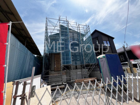���n�O�ώʐ^�@�O�ρ��P�������`Exterior�`  �ՐÂȏZ��n�Ŏq��ĉƑ��Ƀs�b�^���B  �����̂��U�������K�ȗ΂Ɍb�܂ꂽ�G���A�ŁA���R�ɕ�܂ꂽ���₩�ȕ�炵���������邽�߂́A��Ƃ肠��Z���������Ă��܂��B