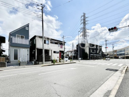 ���n�O�ώʐ^�@�O�ρ`Exterior�`�@�O�ʓ��H�F�쐼 18m �����@���w�Z��c�t���E�ۈ牀�A�R���r�j�Ȃǂ��k�������ɂ�����Ă��邽�߁A���S���ĐV�������X�^�[�g���Ă��������܂��B���X�̕�炵�������������K�ɂ��߂������������܂���