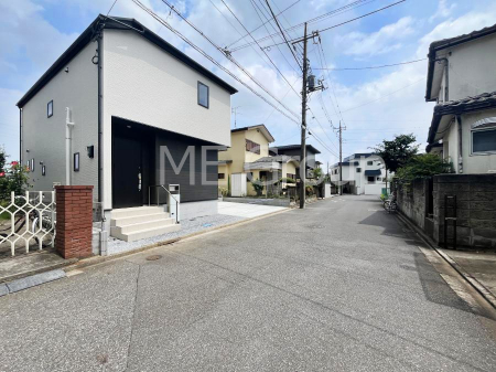 ���n�O�ώʐ^�@�O�ρ`Exterior�`�@�O�ʓ��H�F�쐼 6m �����@�O�ʓ��H�͊ՐÂȏZ��n���͂���Ԓʂ�̏��Ȃ����H�B���Ԃ̏o��������炭�炭�ł��I���s���_�E���n���w�̂���]�́A���C�y�ɂ��₢���킹���������I