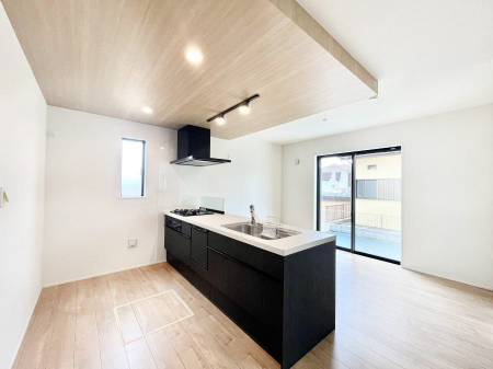 �L�b�`���@�����`Kitchen�`���r���O�����n����J�E���^�[�L�b�`���B  ���������Ȃ���Ƒ��ƃR�~���j�P�[�V�������Ƃ�邾���łȂ��A�傫�ȊJ���������邱�Ƃ��ł��܂��B  ���q�l�̐����������邱�Ƃ��ł��܂��ˁI