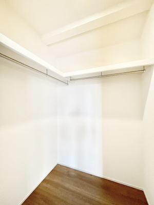 ���̑��@�����`Walk-in Closet�`�@�K�v�Ȃ��̂�R�[�f�B�l�[�g���ꗗ���Ċm�F�ł��A�g�x�x�⏀�����Z���ԂōςރE�H�[�N�C���N���[�[�b�g��ݒu���܂����B�Ƃ̒�����������Ƃ�����֗��Ȏ��[�X�y�[�X�ł��B