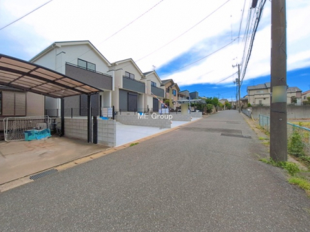 ���n�O�ώʐ^�@��A�������`Exterior�`�@���ӂɂ͊w�Z�┃���{�݂����낢�A�����E�q��ĂɓK���������L�����Ă��܂��B�u�i�Z�n�v�Ƃ��āA�����̂����w�����łȂ��A���ӊ���ʊw��ɂ��Ă����Ђ����k���������I