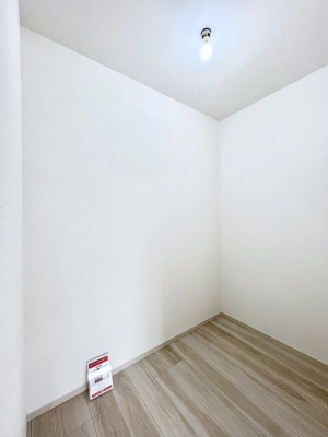 ���̑��@�����`Walk-in Closet�`�@�K�v�Ȃ��̂�R�[�f�B�l�[�g���ꗗ���Ċm�F�ł��A�g�x�x�⏀�����Z���ԂōςރE�H�[�N�C���N���[�[�b�g��ݒu���܂����B�Ƃ̒�����������Ƃ�����֗��Ȏ��[�X�y�[�X�ł��B