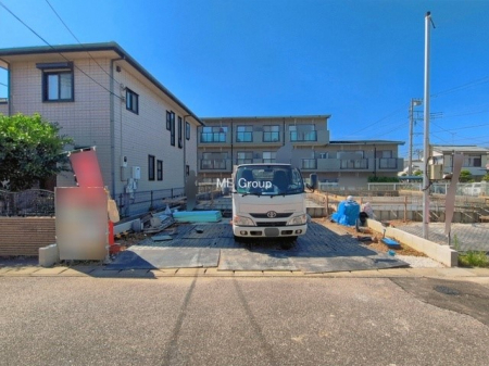 ���n�O�ώʐ^�@�O�ρ�4������  �`Exterior�`�@��s���œ���̃X���[���C�t���΂Ɉ͂܂ꂽ�Z���͓s��̌�����Y�ꂳ���Ă���܂��B�l�G��ʂ��Ď��R�ƐG�ꍇ����X�|�b�g���g�߂ɑ����A�S���₩�Ȗ������y���߂܂��B  