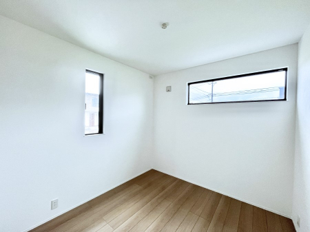 �Q���@������2�������`Bed Room�`�@2�ʍ̌����m�ۂ������邢�����́A���ʂ����ǂ��A��ϋ��S�n�̗ǂ���ԂƂȂ��Ă���܂��B�u�₩�ȕ��������ċN���钩�́A���K�����̎n�܂�ɁI���������ʕ����ƂĂ��ǂ��Z�܂���
