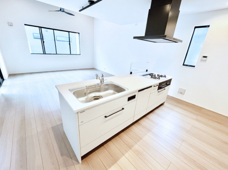 �L�b�`���@������2�������`Kitchen�`�@���R�������鑋�̂���L�b�`���������g���ꏊ�����炱���A�g��������l�����܂����B�������Ƃ����L�b�`���R�[�i�[�͎����L���Ȏd�オ��ƂȂ��Ă���܂��B