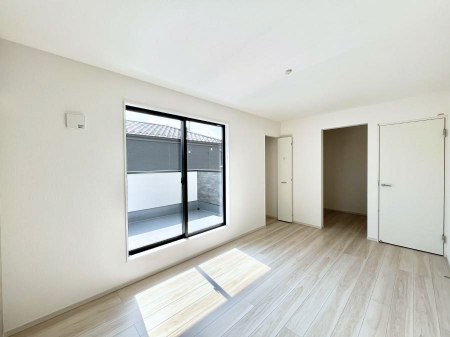 �Q���@�������Q�������`Bed Room�`�@�u��������������l�v�Ƃ��v�w�ł�����肭�낰��Q���B�����̉Ǝ��₨�d���ɔ�ꂽ���̓t�J�t�J�̃x�b�g�Ŗ�����Ă��������B�e���r��{�I�������Ă����K�ȍL����������