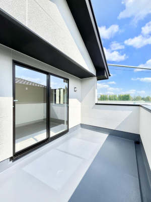 �o���R�j�[�@�������Q�������`Balcony�`  �o���R�j�[�͉������z���������݁A���z�c����󕨂��C�����悭�������Ƃ��ł��܂��B�g���₷���J���I�ȃo���R�j�[�ł����z�����������Ղ�~�蒍���A�o���R�j�[�t���Z�܂��B  