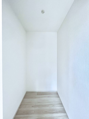 ���̑��@�������Q�������`Walk-in Closet�`�@��������̗m���������Ă��V���ɂȂ�ɂ����E�H�[�N�C���N���[�[�b�g�B�m���ȊO�ɂ��A���i�g��Ȃ��Ɠd��X�[�c�P�[�X�A�X�g�b�N�i�Ȃǉ��ł��Еt����������Ԃł��B