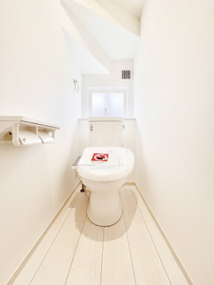 �g�C���@�����`Toilet�`�@�Y��E�X�b�L���E���K�ȃE�H�V�����b�g�t�g�C���ł��낰���Ԃł��B�g�C���͖����g�킴��𓾂Ȃ����́B����������ۂ������ł��ˁB�g�C����2��������̂Œ��̍��G���ɕ֗��ł��I