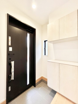 ���ց@�����`Entrance�`�@�Ƃ̒��ł��q�l���}����ŏ��̏ꏊ�ł��錺�ւ́A�Ƃ̈�ۂ��̂��̂ł��I�L�x�Ȍ��֎��[�ŁA����Y��ɕۂ��Ƃ��o���܂��􌺊ւɂ͂����Ղ���[�̉��ʔ��������I