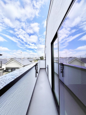 �o���R�j�[�@�����`Balcony�`  �o���R�j�[�͉������z���������݁A���z�c����󕨂��C�����悭�������Ƃ��ł��܂��B  �g���₷���J���I�ȃo���R�j�[�ł����z�����������Ղ�~�蒍���A�o���R�j�[�t���Z�܂��B  