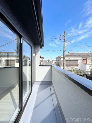 �o���R�j�[�@�����`Balcony�`�@������̃o���R�j�[�̑O�ɂ͉_�ȊO�ɑ��z���Ղ���̂�����܂���B�����󕨂������₷���A����薾�邭�C�����̂������������Ă��܂��B�g���₷���J���I�ȃo���R�j�[�ł���