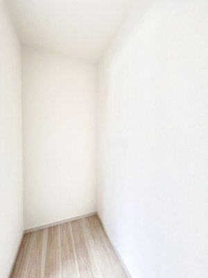 ���̑��@�����`Walk-in Closet�`�@�K�v�Ȃ��̂�R�[�f�B�l�[�g���ꗗ���Ċm�F�ł��A�g�x�x�⏀�����Z���ԂōςރE�H�[�N�C���N���[�[�b�g��ݒu���܂����B�Ƃ̒�����������Ƃ�����֗��Ȏ��[�X�y�[�X�ł��B