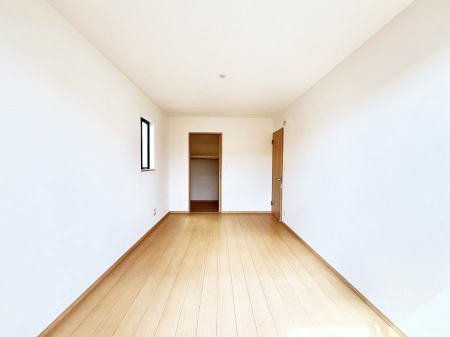 �Q���@�����`Bed Room�`�@�u��������������l�v�Ƃ��v�w�ł�����肭�낰��Q���B�����̉Ǝ��₨�d���ɔ�ꂽ���̓t�J�t�J�̃x�b�g�Ŗ�����Ă��������B�e���r��{�I�������Ă����K�ȍL����������