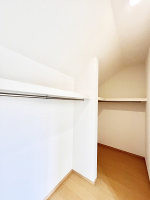 ���̑��@�����`Walk-in Closet�`�@�K�v�Ȃ��̂�R�[�f�B�l�[�g���ꗗ���Ċm�F�ł��A�g�x�x�⏀�����Z���ԂōςރE�H�[�N�C���N���[�[�b�g��ݒu���܂����B�Ƃ̒�����������Ƃ�����֗��Ȏ��[�X�y�[�X�ł��B
