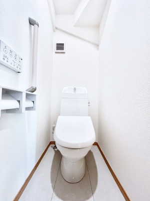 �g�C���@�����`Toilet�`�@�Y��E�X�b�L���E���K�ȃE�H�V�����b�g�t�g�C���ł��낰���Ԃł��B�g�C���͖����g�킴��𓾂Ȃ����́B����������ۂ������ł��ˁB�g�C����2��������̂Œ��̍��G���ɕ֗��ł��I