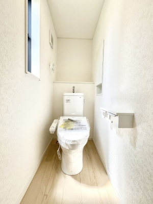 �g�C���@�����`Toilet�`�@�Y��E�X�b�L���E���K�ȃE�H�V�����b�g�t�g�C���ł��낰���Ԃł��B1�A2�K���Ƀg�C���X�y�[�X�I�̌������薾�邭�A���K��ԂƂȂ��Ă���܂��������g���ꏊ�����炱���̔z���ł��I