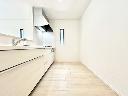 �L�b�`���@�����`Kitchen�`�@���R�������鑋�̂���L�b�`���������g���ꏊ�����炱���A�g��������l�����܂����B�������Ƃ����L�b�`���R�[�i�[�͎����L���Ȏd�オ��ƂȂ��Ă���܂��B