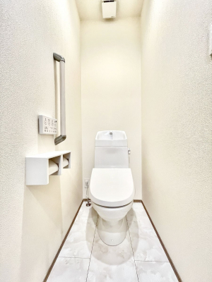 �g�C���@������B�������`Toilet�`�@�������̂��鐅����g�C���̓E�H�V�����b�g�t���ł����g�C���͖����g�킴��𓾂Ȃ����́B����������ۂ������ł��ˁB�g�C����2��������̂Œ��̍��G���ɕ֗��ł��I  