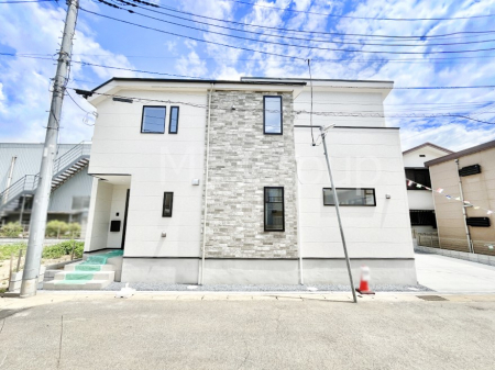 ���n�O�ώʐ^�@�O�ρ`Exterior�`�@��s���œ���̃X���[���C�t���΂Ɉ͂܂ꂽ�y�n�͓s��̌�����Y���ꂻ���B�l�G��ʂ��Ď��R�ƐG�ꍇ����X�|�b�g�����ӂɂ͐��肾������I�Z�݂����Ȃ�ƁB��炵�������B