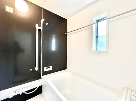 �����@�������Q�������`Bath Room�`�@���t���̃o�X���[���́A�̌������薾�邭�C�����̗ǂ���Ԃł��B�������邱�ƂŁA���C�����ǍD�B������芰����o�X���[���ŁA�����̃o�X�^�C�����y���݂ɂȂ肻���ł��B