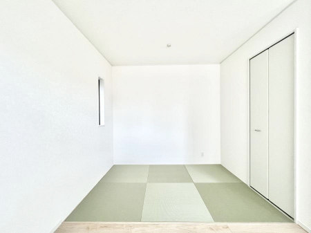 ���̑����ρ@�������Q�������`Japanese Room�`�@LDK�אڂ̘a���́A�A�C���������Ȃǉ��l�̉Ǝ��X�y�[�X�Ƃ��āA�܂������Ȃ��q�l�̂��邲�ƒ�ł͂����Q�₨�ނւ��̏�Ƃ��Ă����p���������܂��B