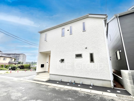���n�O�ώʐ^�@�O�ρ��Q�������`Exterior�`�@�p�n�ɂ��z����E���ʂ��ǍD�ł��B����炩�ȗz�˂����ǂ̂������ɂ��~�蒍���܂��悤�ɁA���K����ǋ������Ԏ�݌v�B�������b�݂̖L���ȉi�Z�̒n�ւƕς��Ă���܂��B