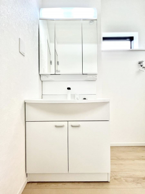 ���ʑ�E���ʏ��@�������P�������`Dressing Room�`�@�Â��Ȃ肪���Ȑ��ʏ�����������ƍ̌��Ɗ��C���\�Ȃ̂ŋC�����悭���g�������܂��B�O�ʋ��^�C�v�̐��ʑ�͋������[�ŎU�炩�肪���Ȑ��ʏ����X�b�L����