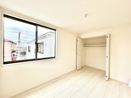 �Q���@�����`Bed Room�`�@�������������̂��ˌ��Ẵ����b�g�ł��B���Ƒ������������ƂŎ苷�Ɋ����Ă����Z�܂����ˌ��Ăł͊e�����v���C�o�V�[��ۂ��Ƃ��ł��܂��B�Z�܂��ɂ�Ƃ肪���܂�S�������b�N�X�ł��܂���