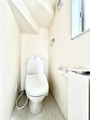 �g�C���@�����`Toilet�`�@�Y��E�X�b�L���E���K�ȃE�H�V�����b�g�t�g�C���ł��낰���Ԃł��B�g�C���͖����g�킴��𓾂Ȃ����́B����������ۂ������ł��ˁB�g�C����2��������̂Œ��̍��G���ɕ֗��ł��I