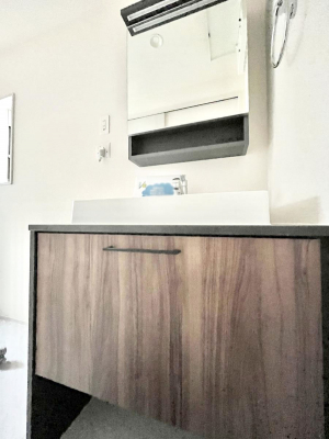 ���ʑ�E���ʏ��@�����`Dressing Room�`  ����������F�����œ��ꂳ��Ă���ƁA�X�b�L���Ɛ�������ۂ������܂��B  ���̗��ɂ͂����Ղ�Ǝ��[�X�y�[�X��W�������I  �����́A�V���v�����@�\�����d�����āB