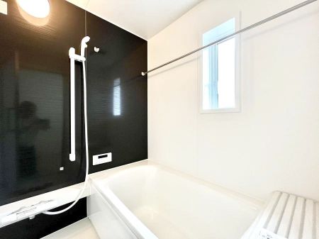 �����@�������Q�������`Bath Room�`�@���t���̃o�X���[���́A�̌������薾�邭�C�����̗ǂ���Ԃł��B�������邱�ƂŁA���C�����ǍD�B������芰����o�X���[���ŁA�����̃o�X�^�C�����y���݂ɂȂ肻���ł��B